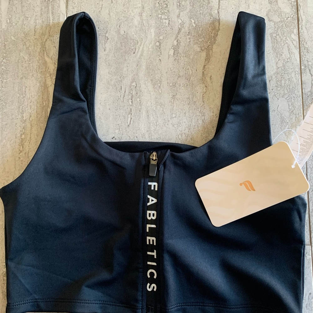 Fabletics Catgerine Low-impact sports bra with zipper - Picture 4 of 5